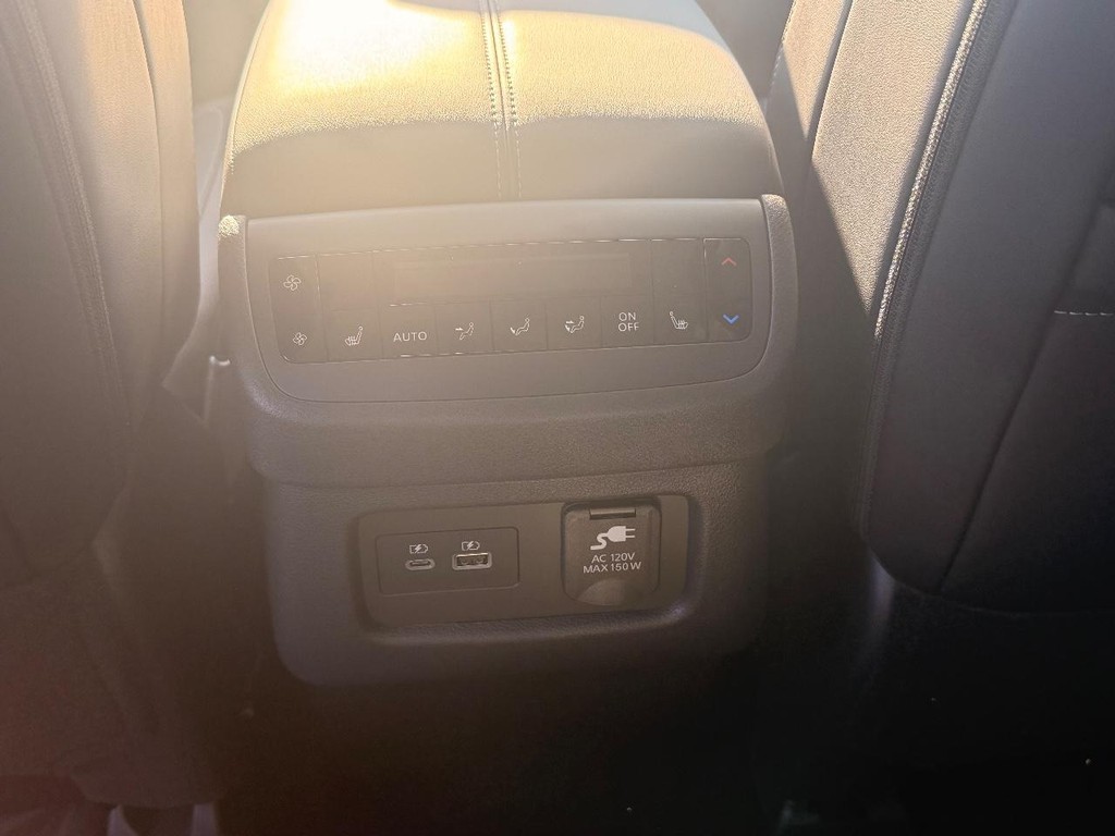 Nissan Pathfinder Vehicle Full-screen Gallery Image 17