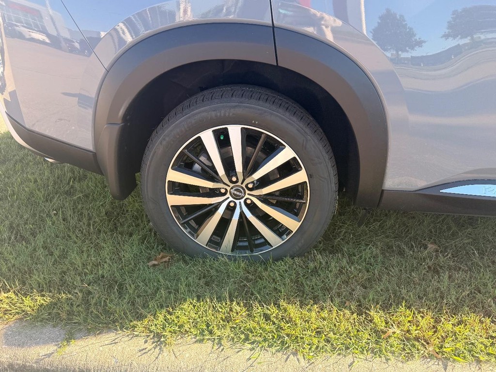 Nissan Pathfinder Vehicle Full-screen Gallery Image 19