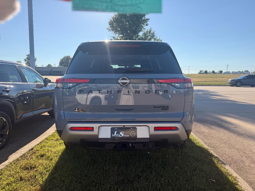 Nissan Pathfinder Vehicle Full-screen Gallery Image 20