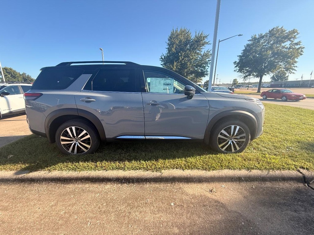 Nissan Pathfinder Vehicle Full-screen Gallery Image 21