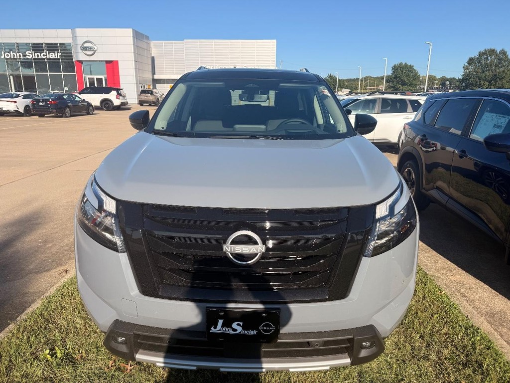 Nissan Pathfinder Vehicle Full-screen Gallery Image 22