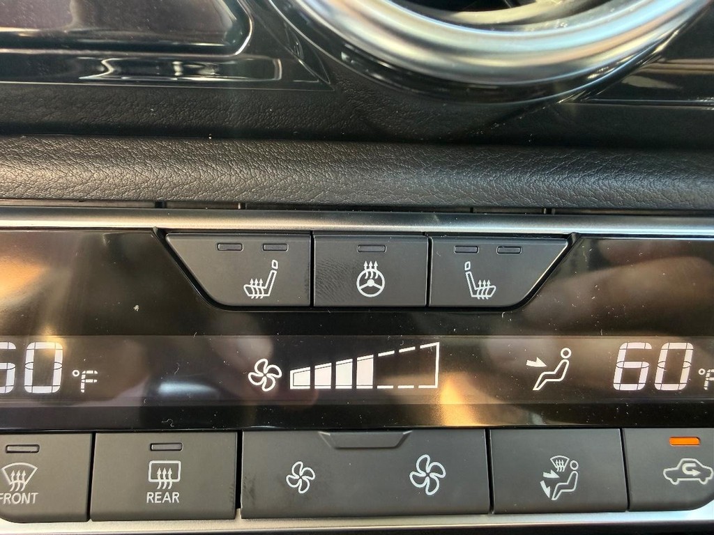 Nissan Sentra Vehicle Full-screen Gallery Image 04