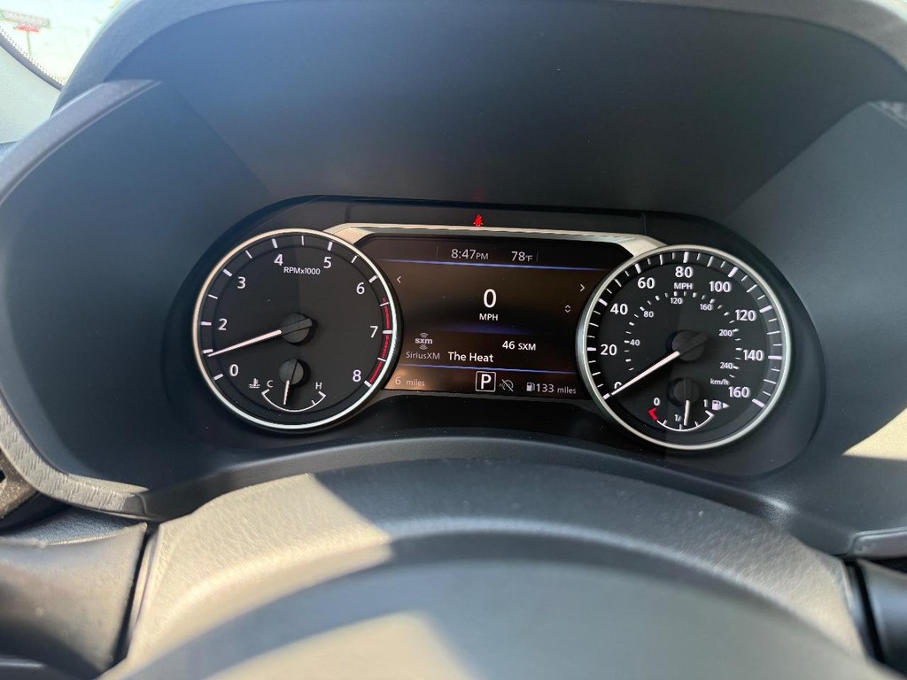 Nissan Sentra Vehicle Full-screen Gallery Image 08