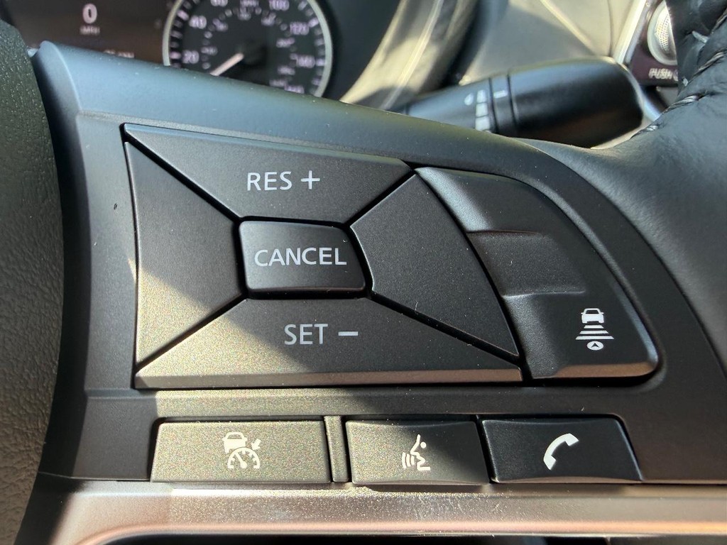 Nissan Sentra Vehicle Full-screen Gallery Image 10