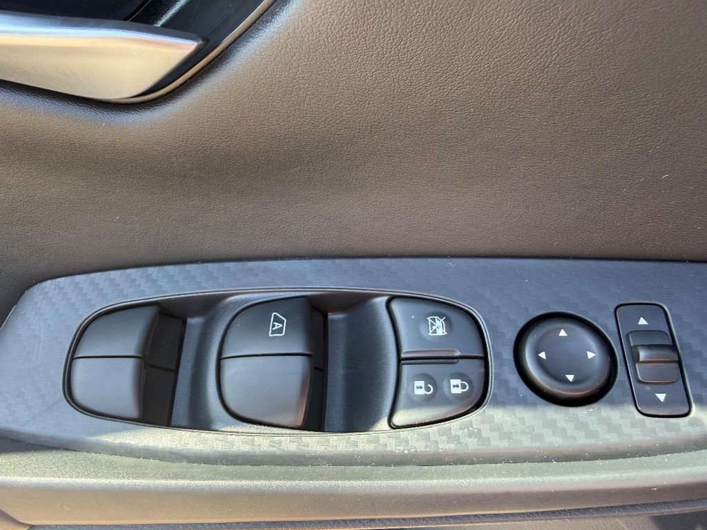 Nissan Sentra Vehicle Full-screen Gallery Image 12