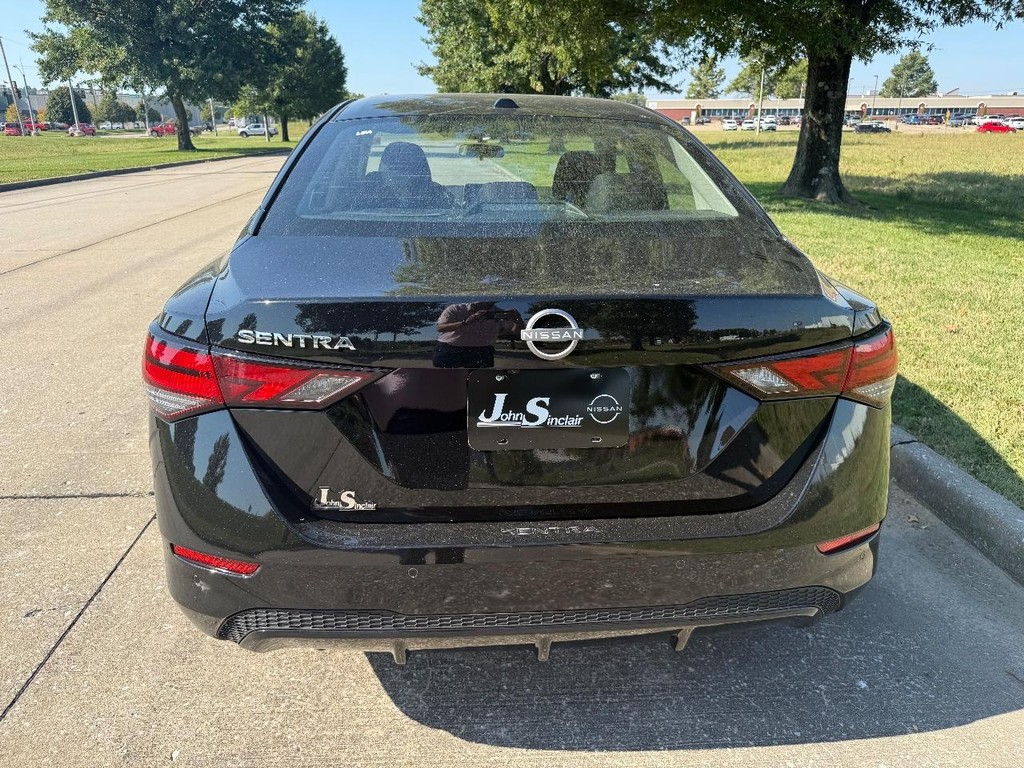 Nissan Sentra Vehicle Full-screen Gallery Image 18