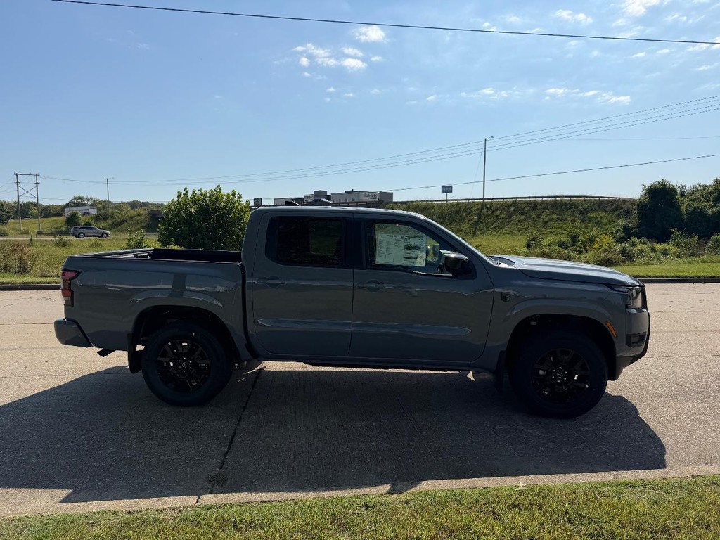 Nissan Frontier Vehicle Full-screen Gallery Image 08