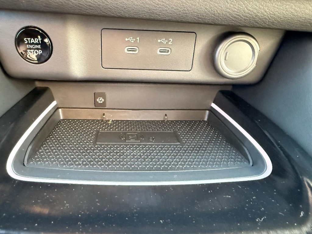 Nissan Rogue Vehicle Full-screen Gallery Image 05