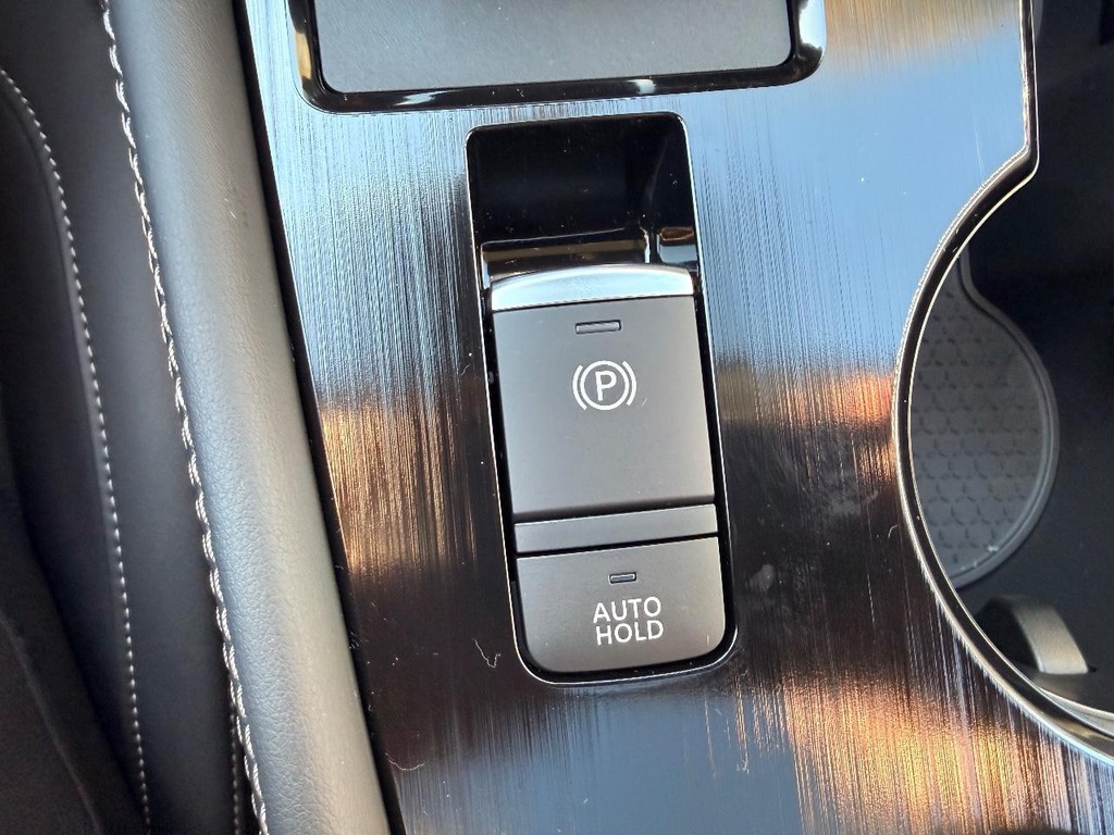 Nissan Rogue Vehicle Full-screen Gallery Image 16