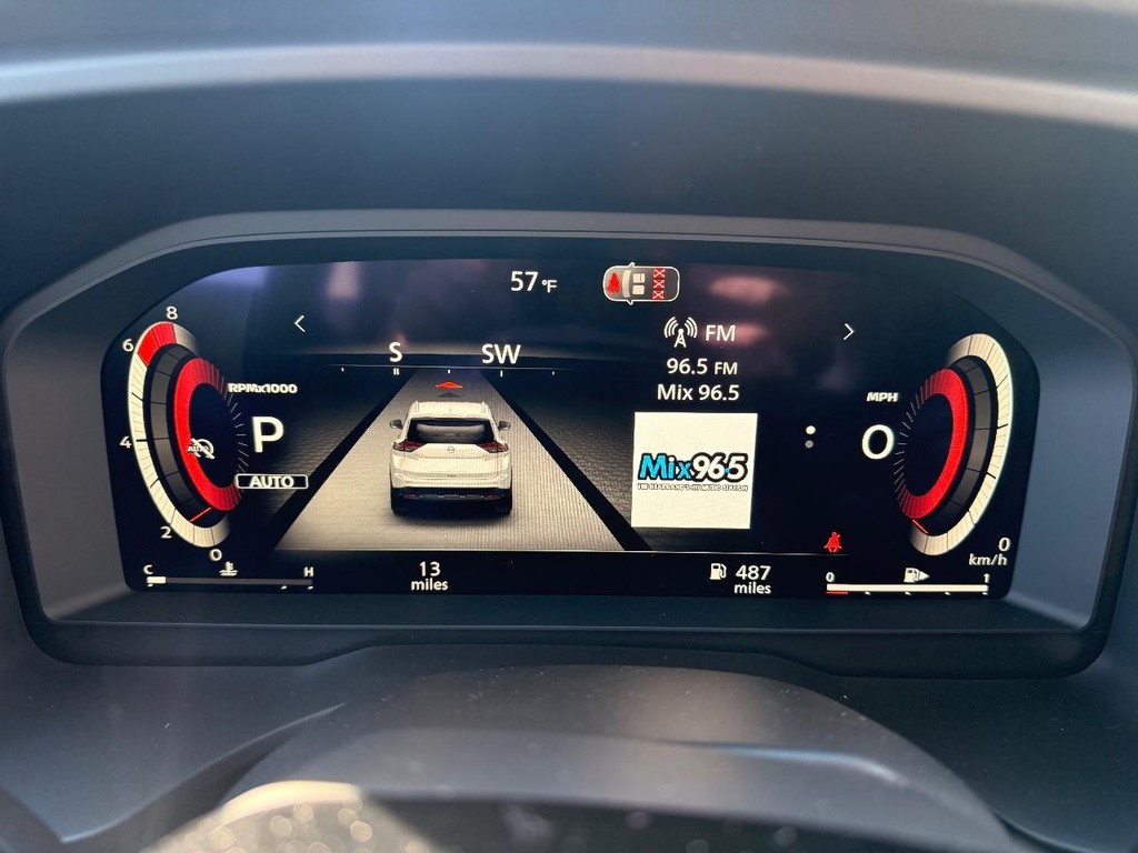 Nissan Rogue Vehicle Full-screen Gallery Image 21