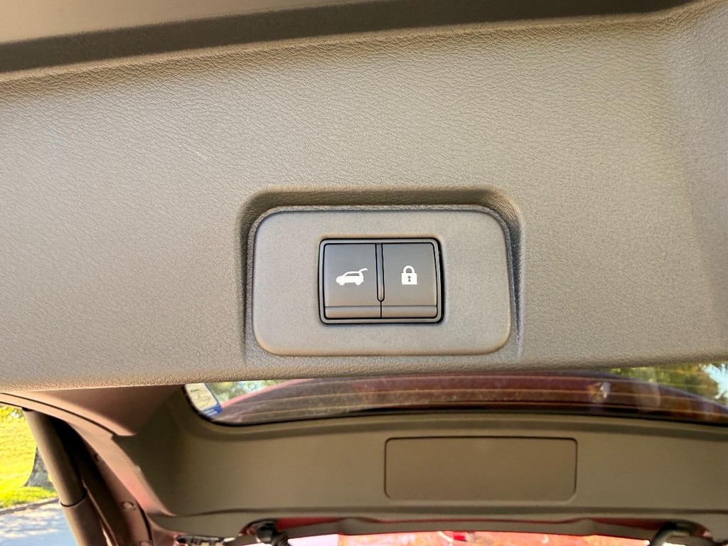 Nissan Rogue Vehicle Full-screen Gallery Image 30