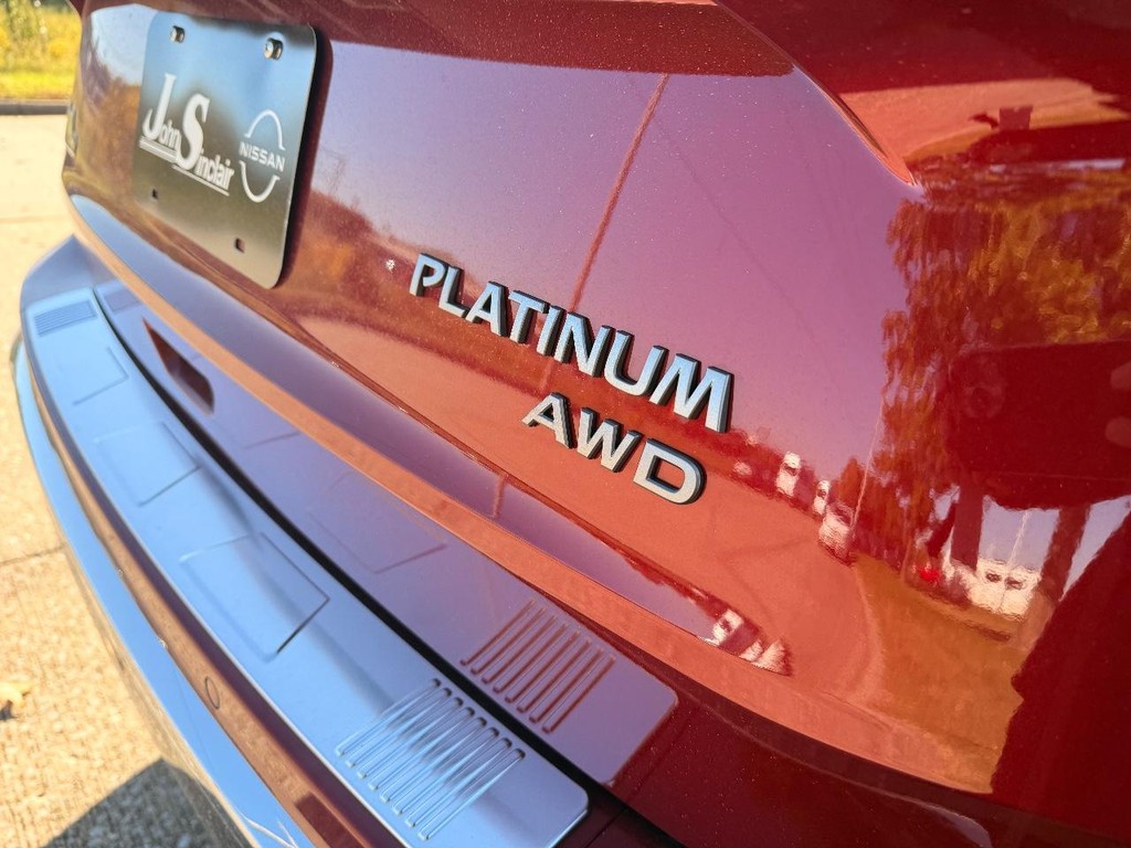 Nissan Rogue Vehicle Full-screen Gallery Image 32