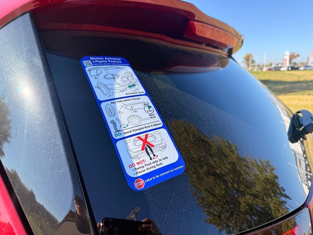 Nissan Rogue Vehicle Full-screen Gallery Image 33