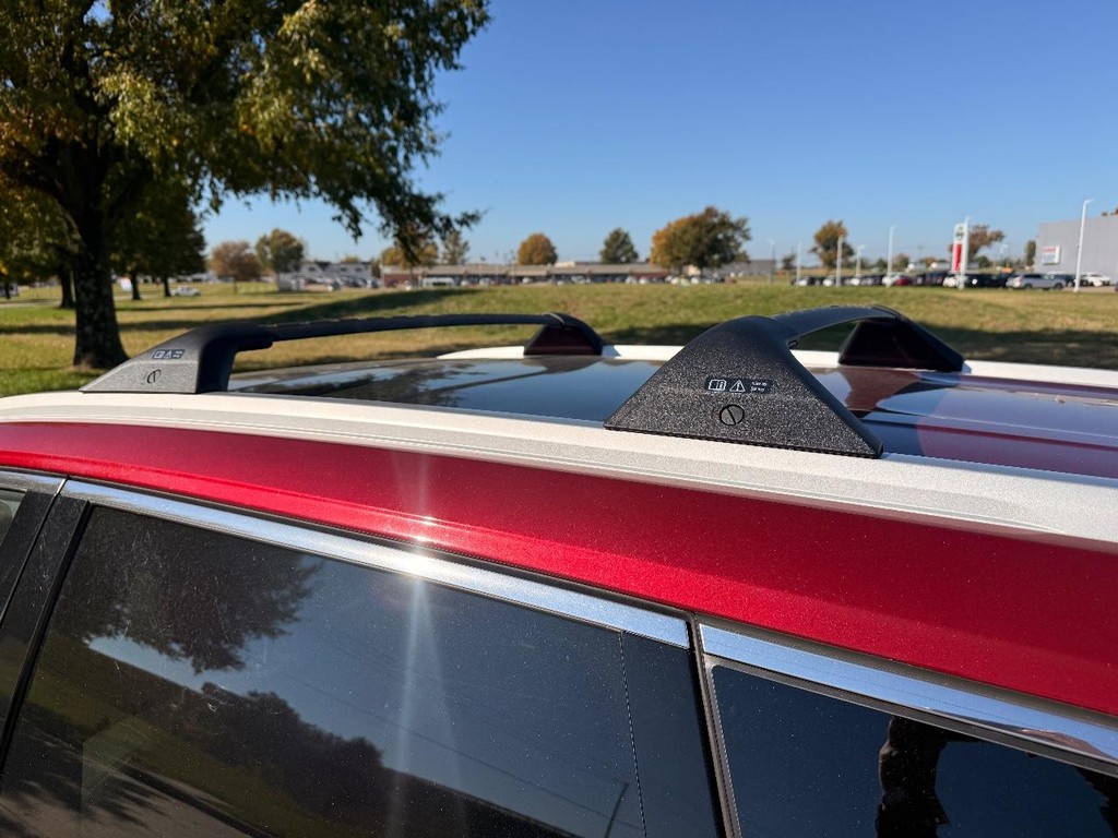 Nissan Rogue Vehicle Full-screen Gallery Image 35