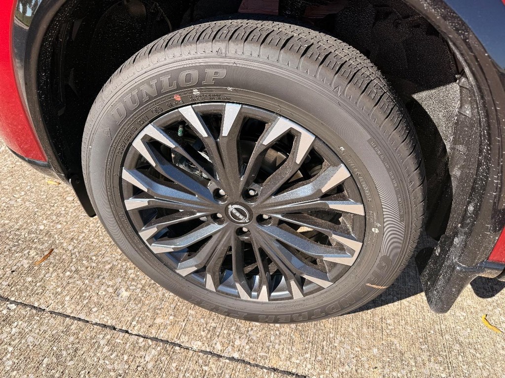 Nissan Rogue Vehicle Full-screen Gallery Image 36