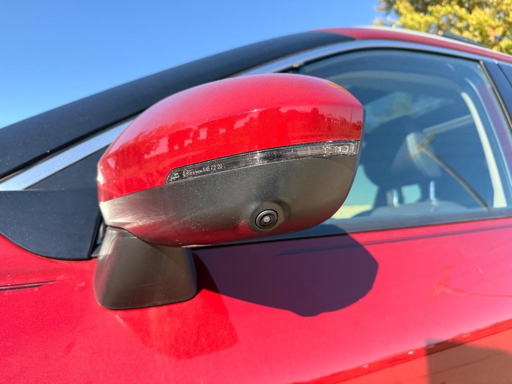 Nissan Rogue Vehicle Full-screen Gallery Image 37