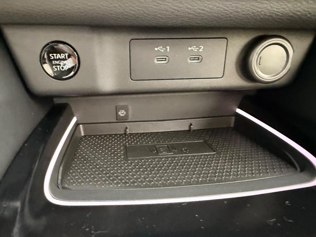 Nissan Rogue Vehicle Full-screen Gallery Image 05