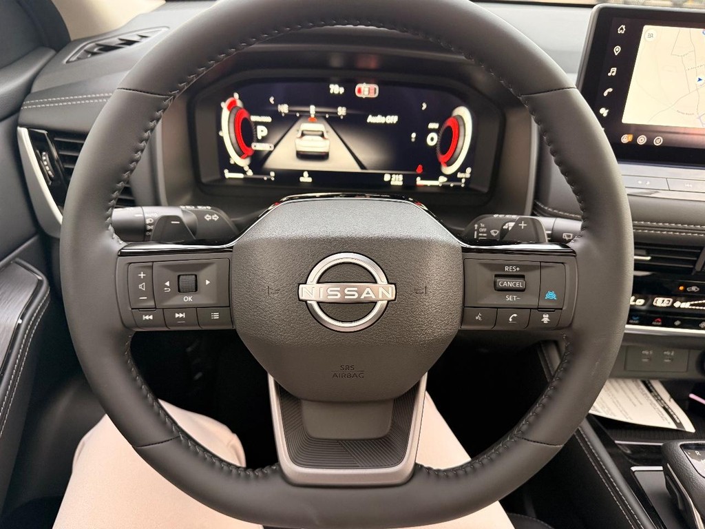 Nissan Rogue Vehicle Full-screen Gallery Image 16