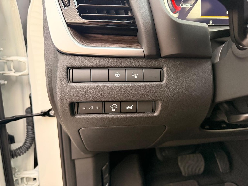 Nissan Rogue Vehicle Full-screen Gallery Image 18