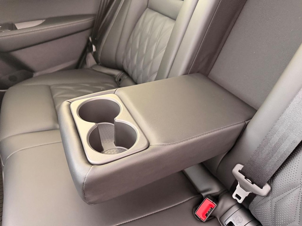 Nissan Rogue Vehicle Full-screen Gallery Image 21