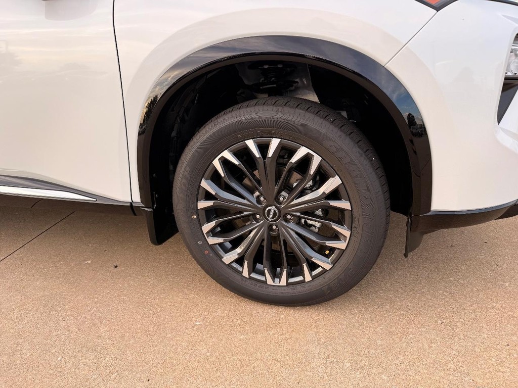 Nissan Rogue Vehicle Full-screen Gallery Image 28