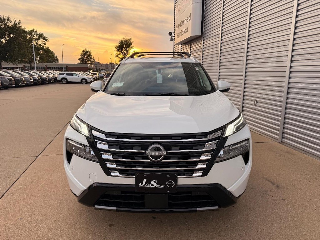 Nissan Rogue Vehicle Full-screen Gallery Image 29