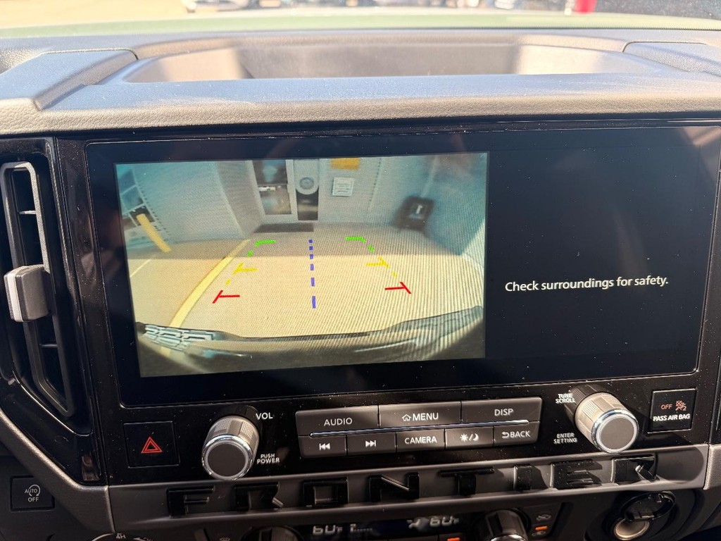 Nissan Frontier Vehicle Full-screen Gallery Image 02