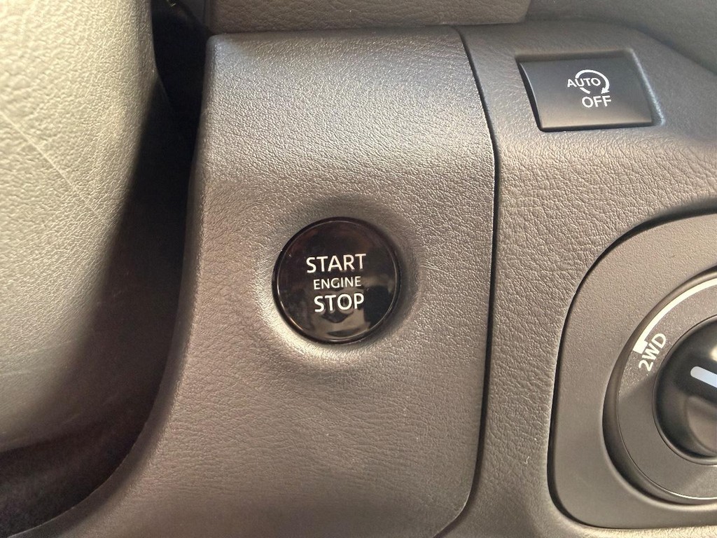 Nissan Frontier Vehicle Full-screen Gallery Image 03