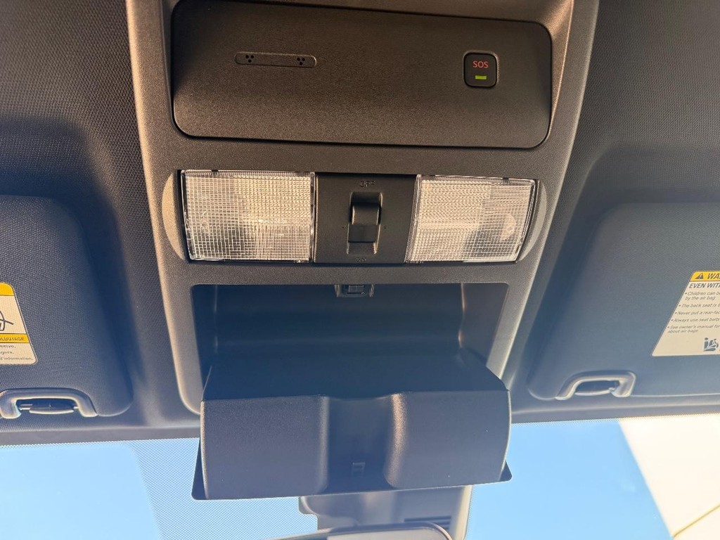 Nissan Frontier Vehicle Full-screen Gallery Image 04