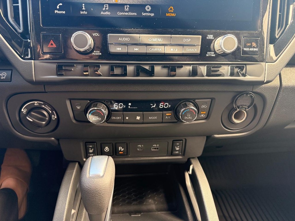 Nissan Frontier Vehicle Full-screen Gallery Image 11