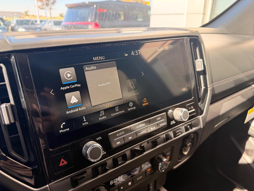 Nissan Frontier Vehicle Full-screen Gallery Image 12