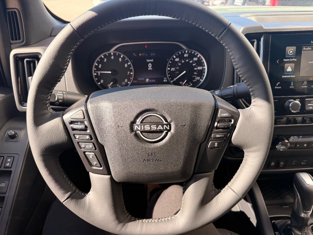 Nissan Frontier Vehicle Full-screen Gallery Image 14