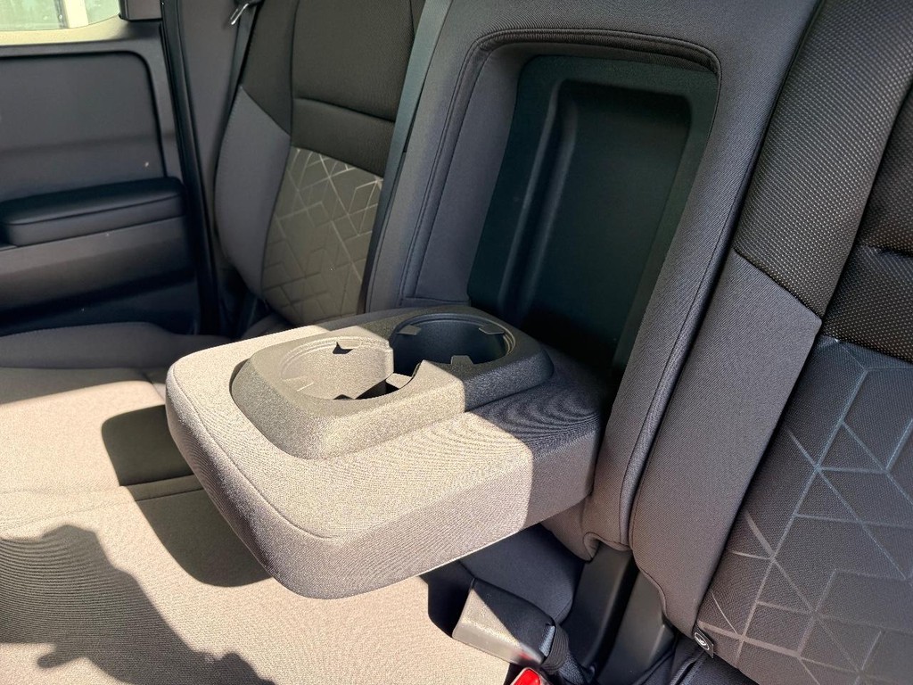 Nissan Frontier Vehicle Full-screen Gallery Image 20