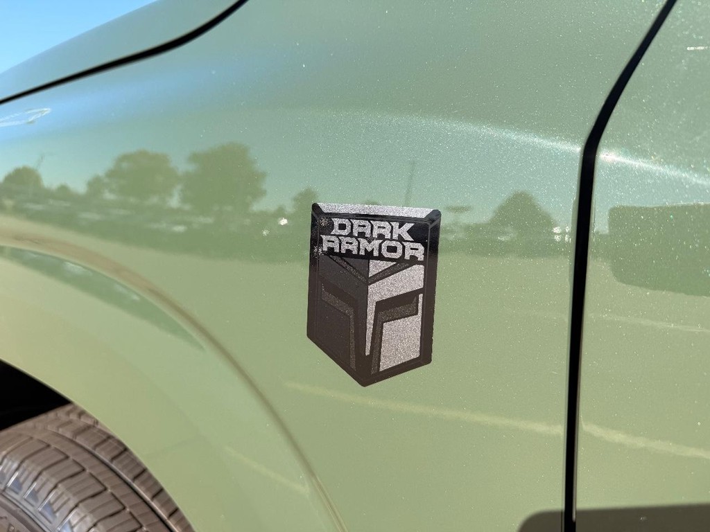 Nissan Frontier Vehicle Full-screen Gallery Image 26