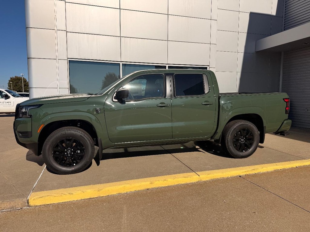 Nissan Frontier Vehicle Full-screen Gallery Image 28