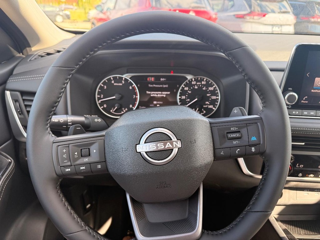 Nissan Rogue Vehicle Full-screen Gallery Image 08