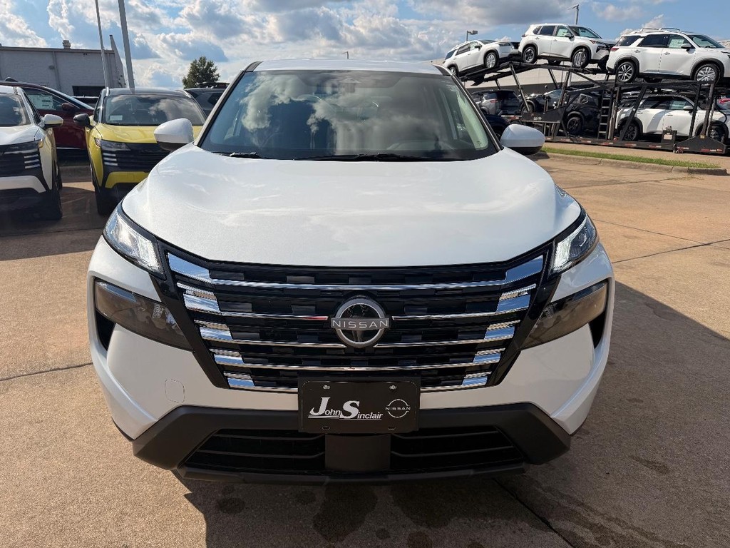 Nissan Rogue Vehicle Full-screen Gallery Image 19