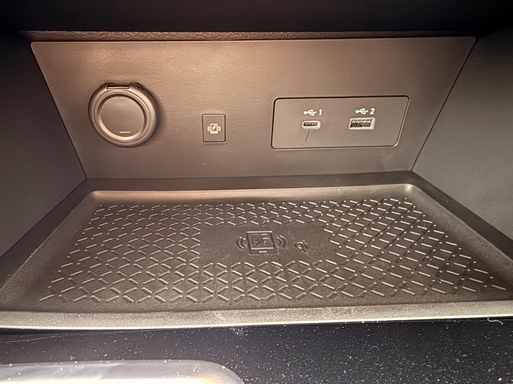 Nissan Pathfinder Vehicle Full-screen Gallery Image 04