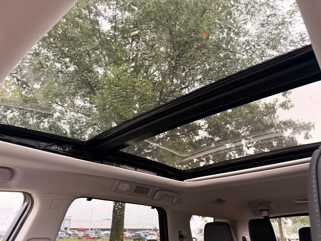 Nissan Pathfinder Vehicle Full-screen Gallery Image 06