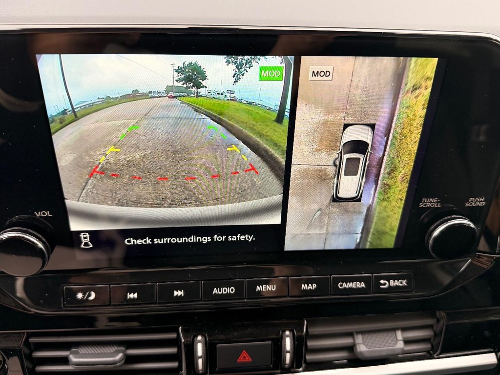 Nissan Pathfinder Vehicle Full-screen Gallery Image 07