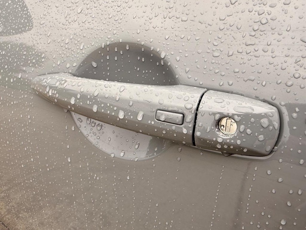 Nissan Pathfinder Vehicle Full-screen Gallery Image 10