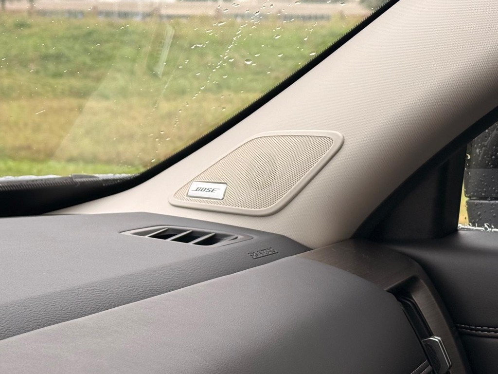 Nissan Pathfinder Vehicle Full-screen Gallery Image 16