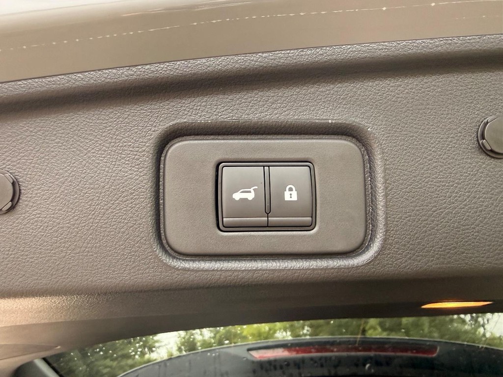 Nissan Pathfinder Vehicle Full-screen Gallery Image 22