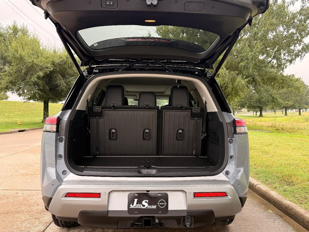 Nissan Pathfinder Vehicle Full-screen Gallery Image 23