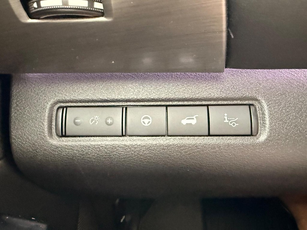 Nissan Pathfinder Vehicle Full-screen Gallery Image 26