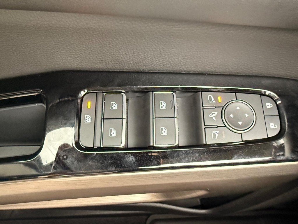 Nissan Pathfinder Vehicle Full-screen Gallery Image 27