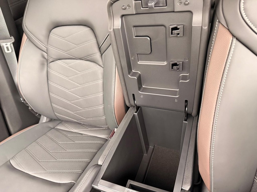 Nissan Pathfinder Vehicle Full-screen Gallery Image 29