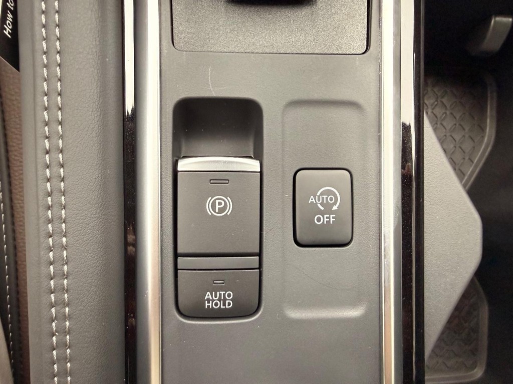 Nissan Pathfinder Vehicle Full-screen Gallery Image 32