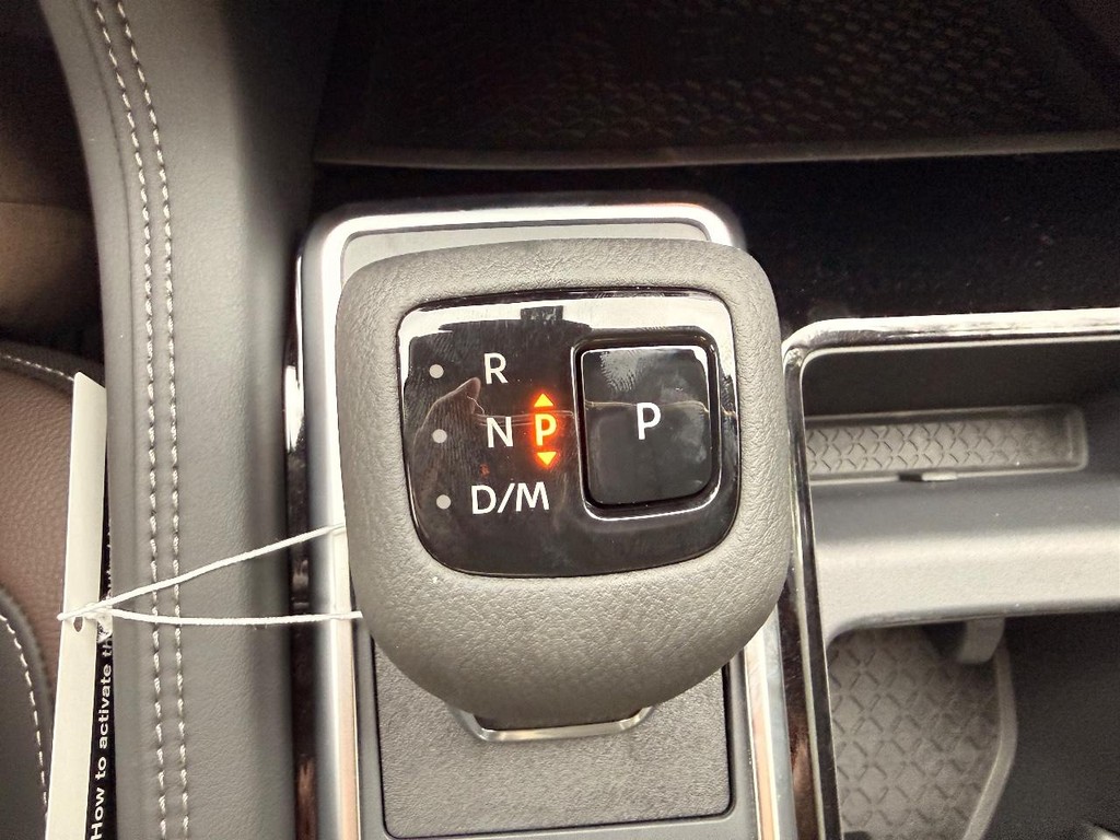 Nissan Pathfinder Vehicle Full-screen Gallery Image 33