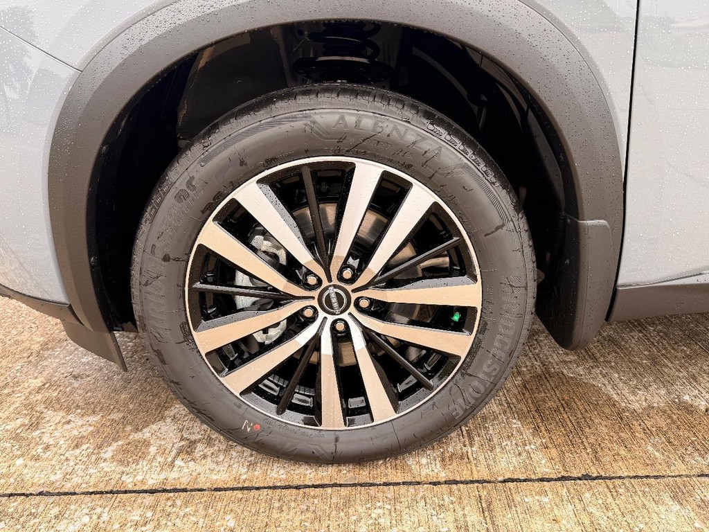 Nissan Pathfinder Vehicle Full-screen Gallery Image 38